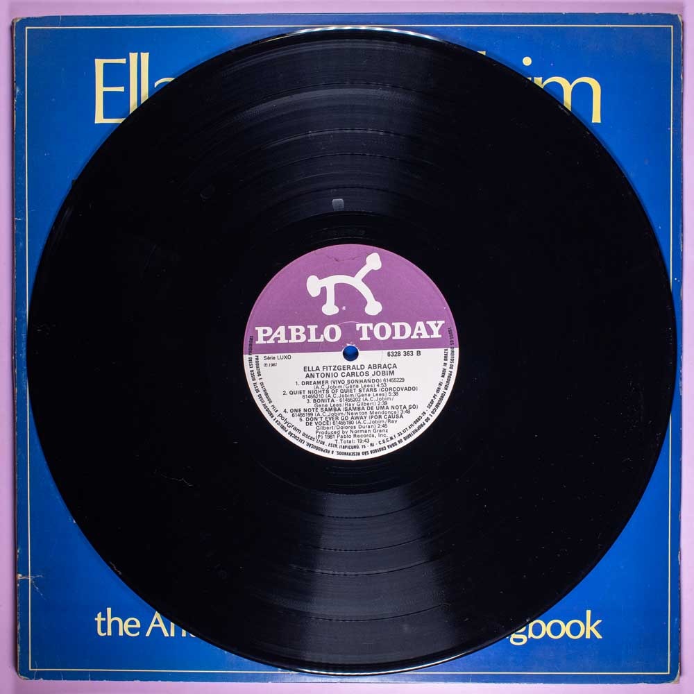 Ella Fitzgerald & Tom Jobim - Ella Abraça Jobim (LP Duplo) - Image 3