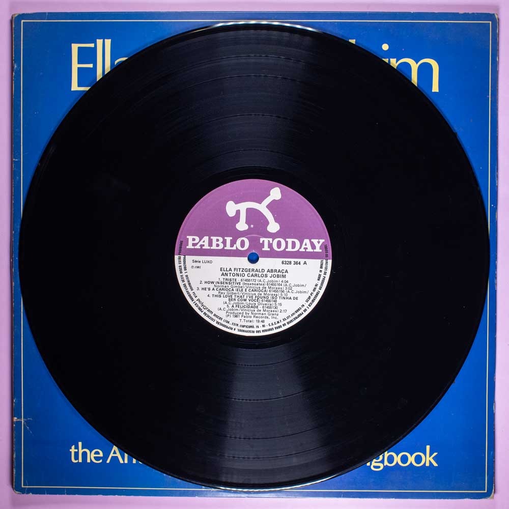 Ella Fitzgerald & Tom Jobim - Ella Abraça Jobim (LP Duplo) - Image 4