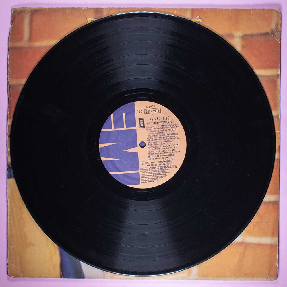 Milton Nascimento - Paixão e Fé (LP) - Image 3